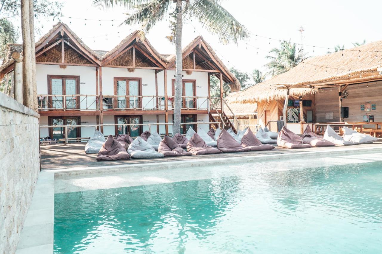 Mad Monkey Gili Trawangan Hostel Luaran gambar The resort's pool