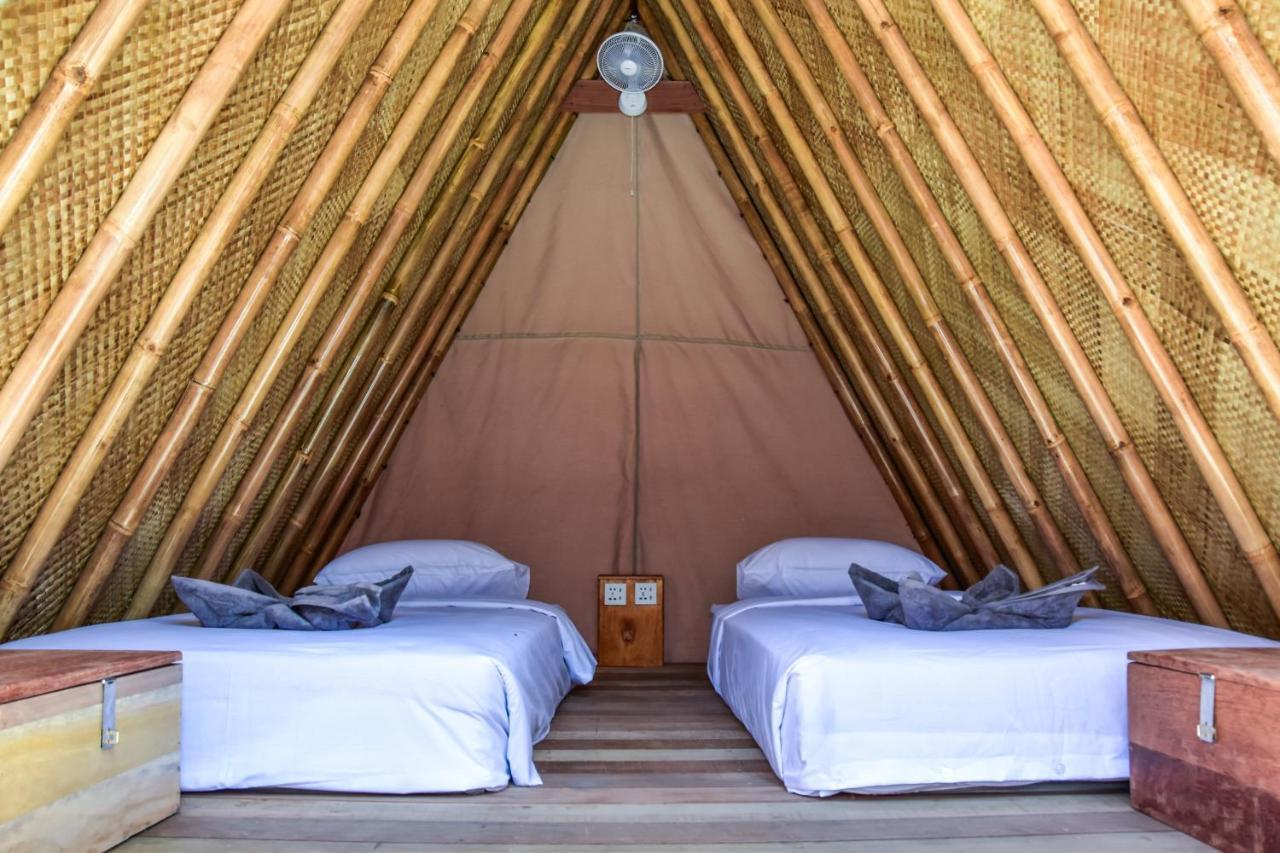 Mad Monkey Gili Trawangan Hostel Luaran gambar Interior of a bungalow