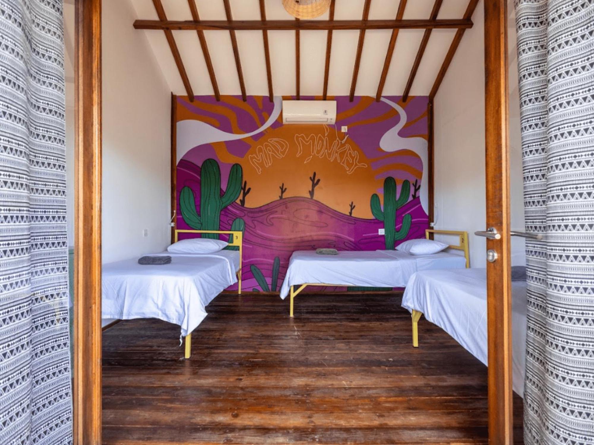 Mad Monkey Gili Trawangan Hostel Luaran gambar A room at the hotel