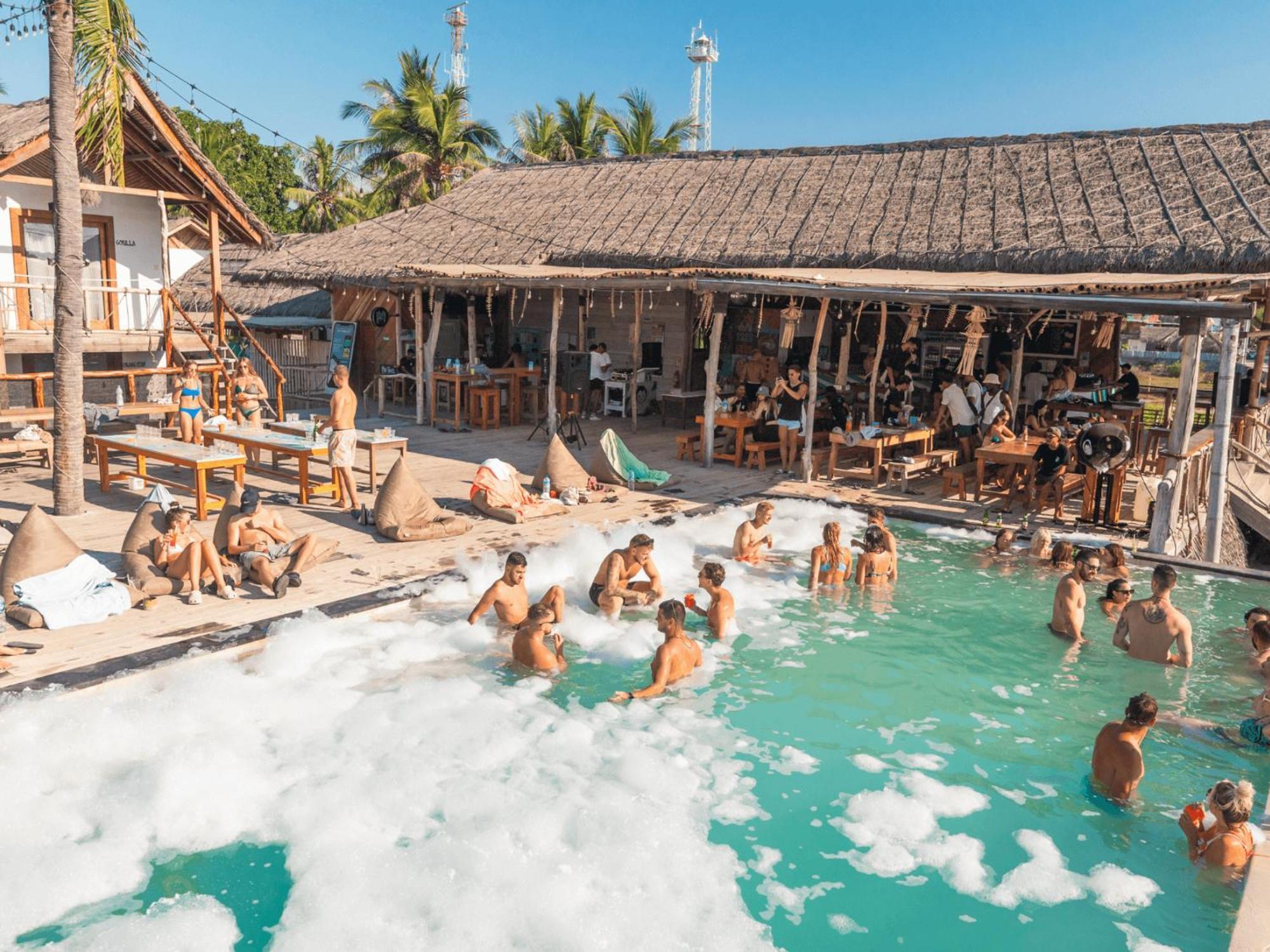 Mad Monkey Gili Trawangan Hostel Luaran gambar The Geyser Hot Springs
