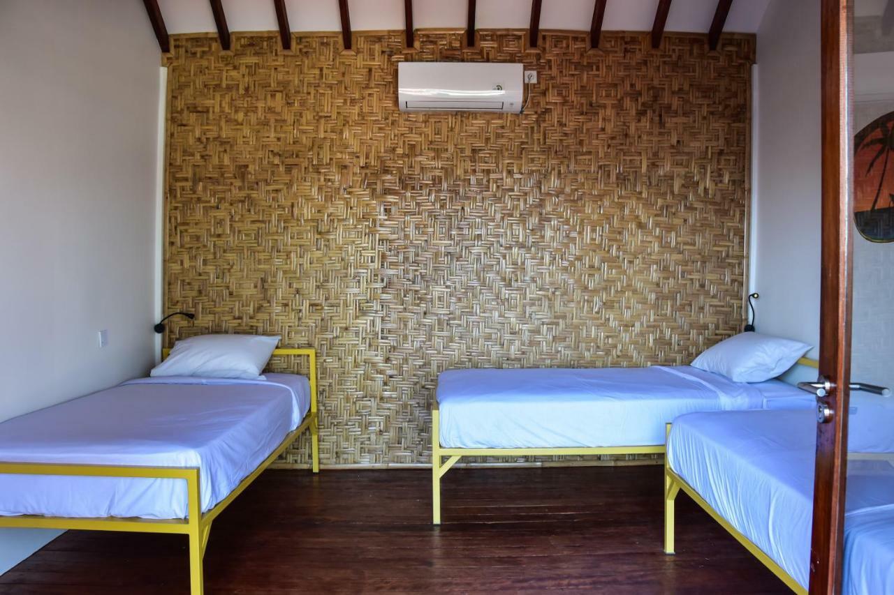 Mad Monkey Gili Trawangan Hostel Luaran gambar A room at the hostel