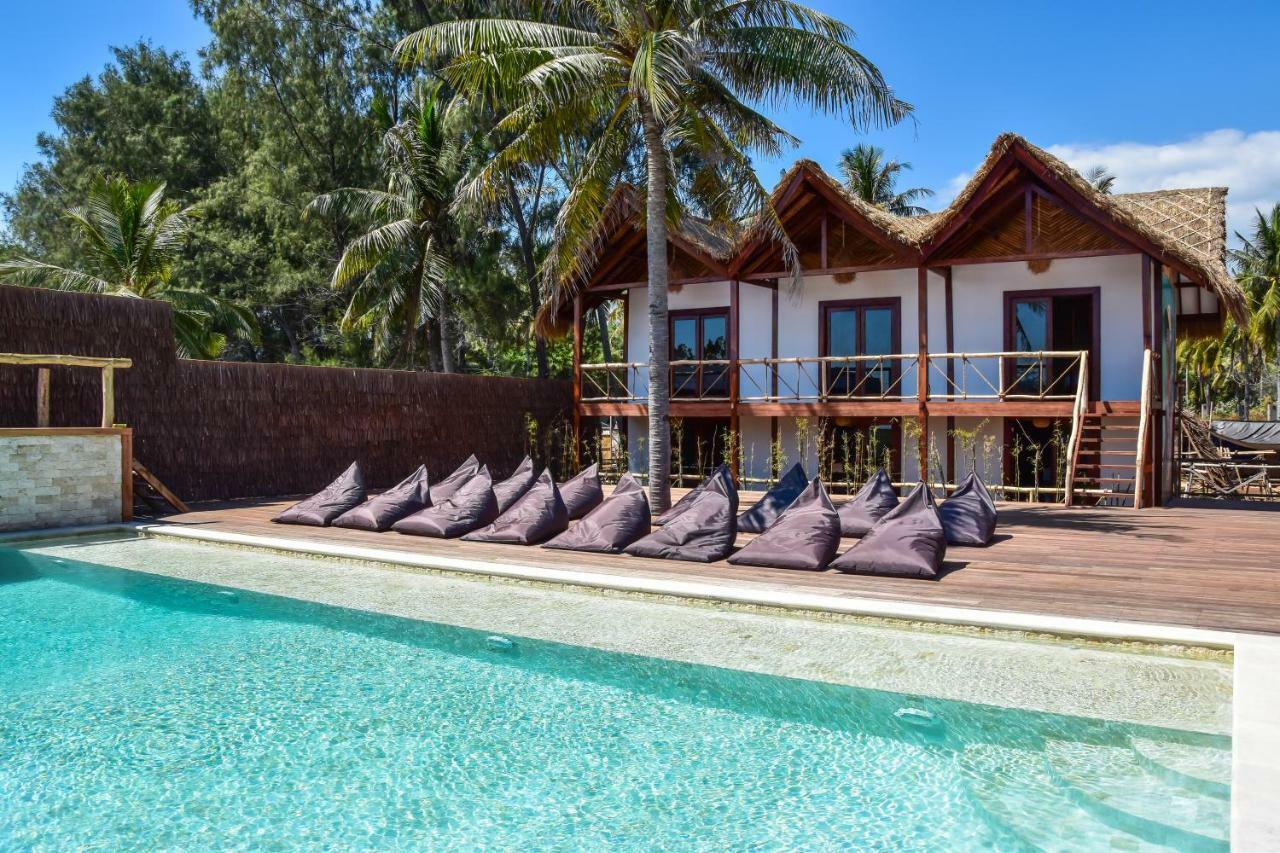 Mad Monkey Gili Trawangan Hostel Luaran gambar The resort's pool