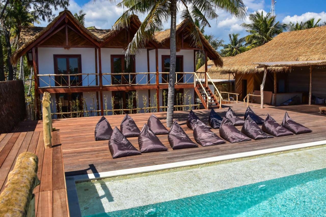 Mad Monkey Gili Trawangan Hostel Luaran gambar The resort's pool