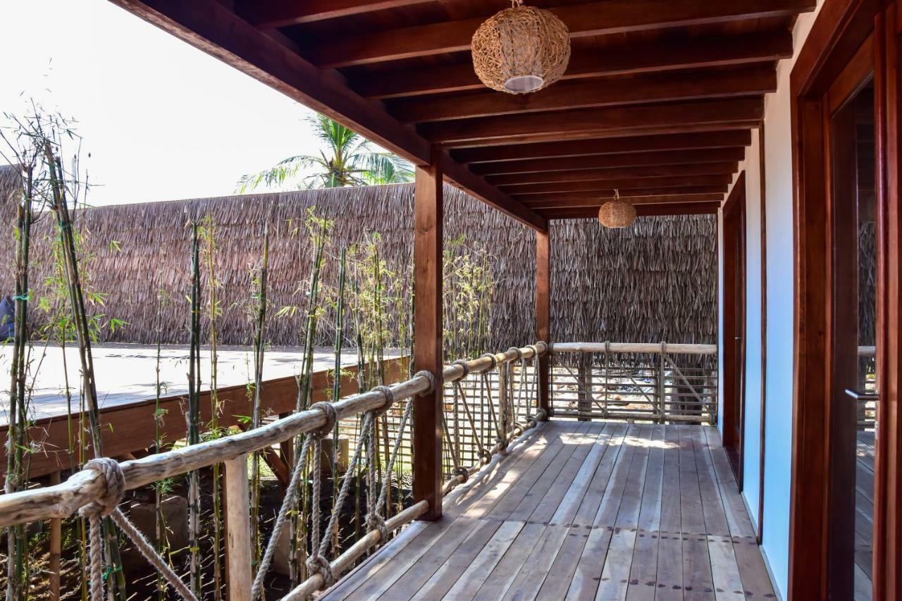 Mad Monkey Gili Trawangan Hostel Luaran gambar A corridor at the hotel