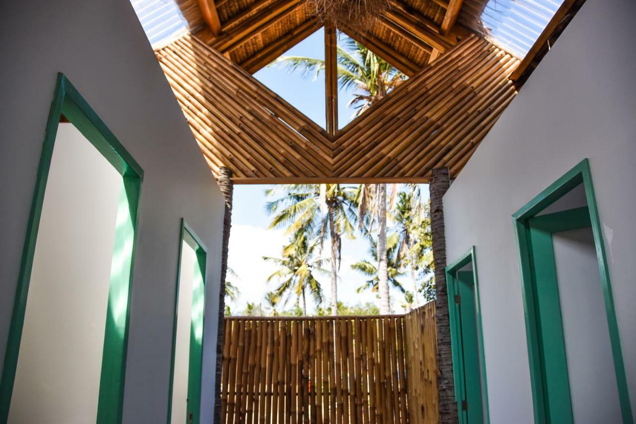 Mad Monkey Gili Trawangan Hostel Luaran gambar Interior of the school