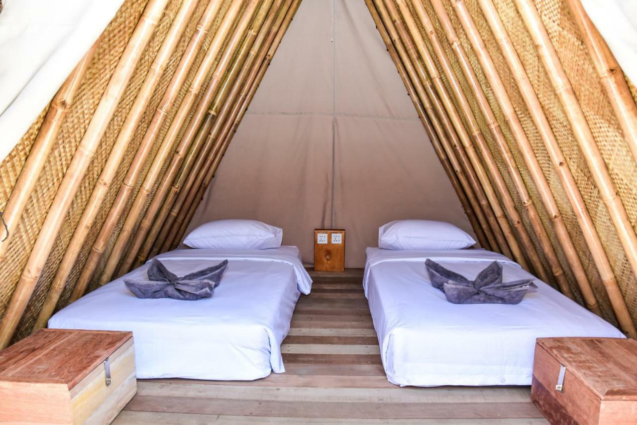 Mad Monkey Gili Trawangan Hostel Luaran gambar Interior of a tent