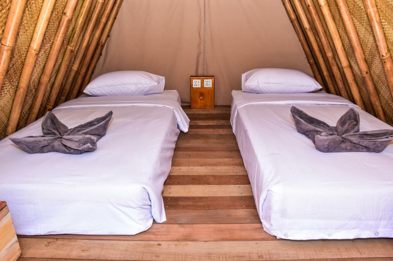 Mad Monkey Gili Trawangan Hostel Luaran gambar Interior of a bungalow