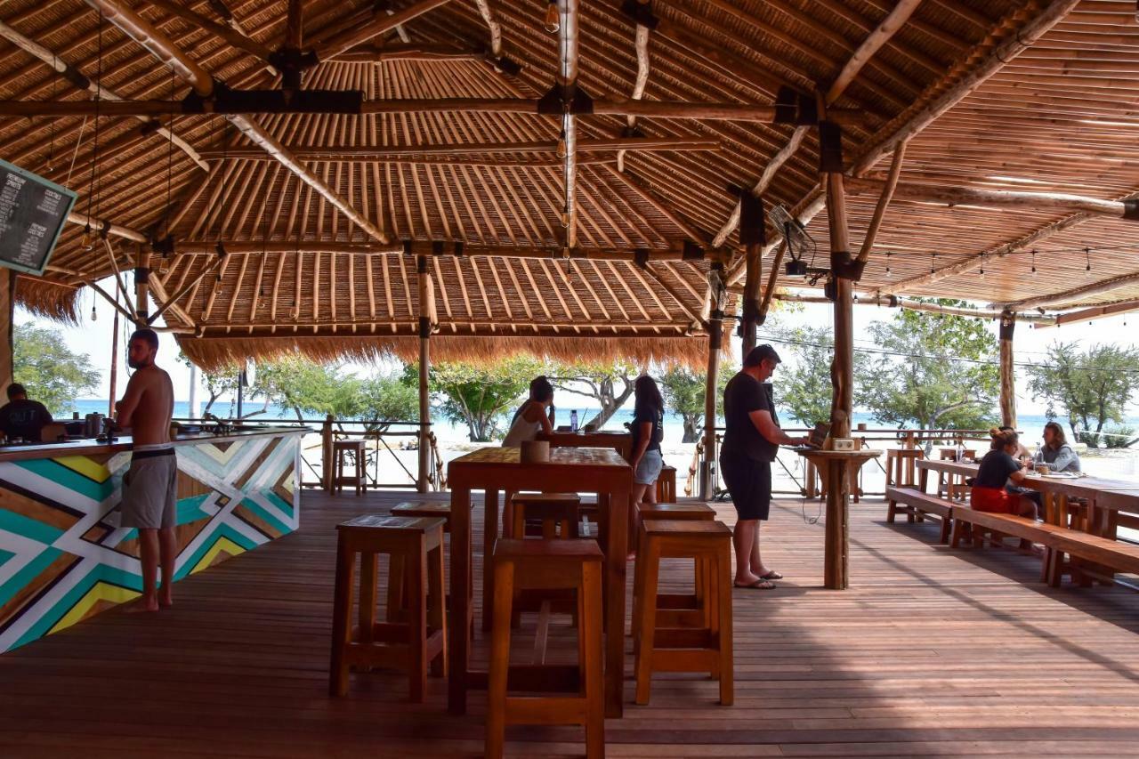 Mad Monkey Gili Trawangan Hostel Luaran gambar A restaurant in Ko Phangan