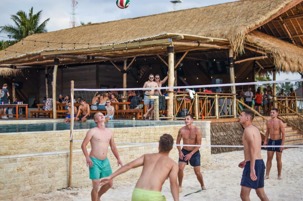 Mad Monkey Gili Trawangan Hostel Luaran gambar Beach volleyball in Croatia